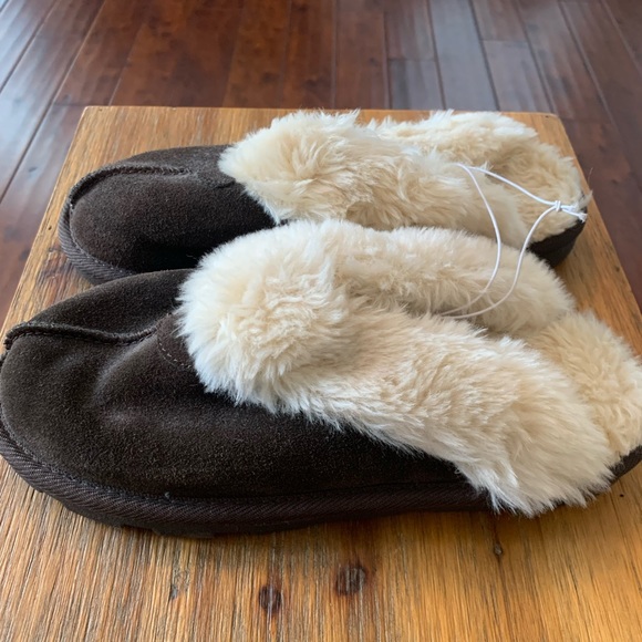 Ugg knock off target slippers. NWT. Faux fur lined. Size 8 women’s. Excellent - Picture 2 of 8